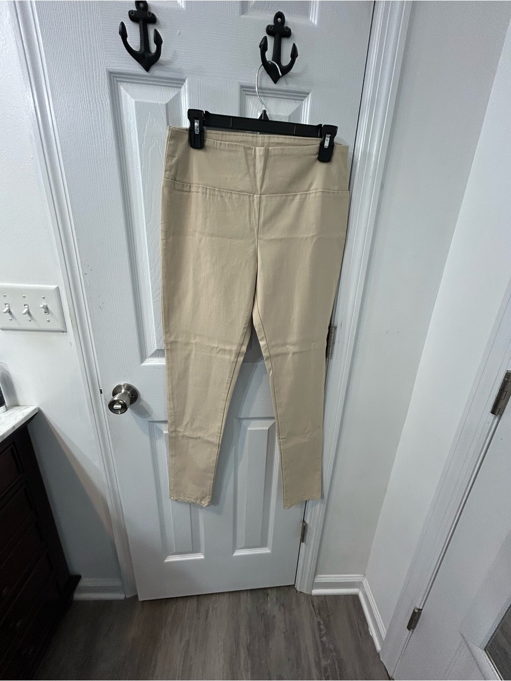 Hybrid & Company Beige Slim Ponte Leggings